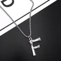 Collier en acier titane avec pendentif lettre F argentée, texture bambou et chaîne box - Lettre F