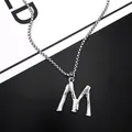 Collier avec pendentif lettre M en acier titane et chaîne vénitienne argentée texturée - Lettre M