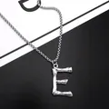 Collier argenté avec pendentif lettre E texture bambou sur chaîne à billes en acier - Lettre E