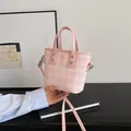 Roze geruite PU-lederen emmertas met afneembare schouderriem en zilveren klinknagels - Roze