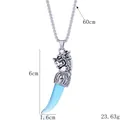 Collier pendentif tête de dragon rétro avec dent bleu clair sur chaîne argentée - Bleu
