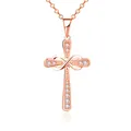 Gros plan sur le collier croix infini en or rose avec cristaux de zircon scintillants - Or rose