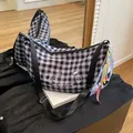 Bolso bandolera de cuadros blancos y negros estilo dumpling con colgante decorativo - Con Colgante / Negro