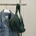 Sac banane en velours côtelé vert foncé avec sangle réglable et zips tissés - Vert