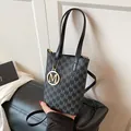 Bolso tote vintage gris con estampado de letras M y colgante dorado mujer - Negro