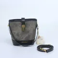 Bolso cubo topo con ribete de cuero negro, herrajes dorados y colgante de peluche - Con Colgante / Cuenta Negra Con Negro