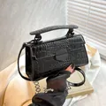 Sac bandoulière rétro noir à motif crocodile et chaîne en cuir verni pour femme - Motif Crocodile / Motif de Pierre Noir