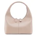 Detailansicht des Reißverschlusses und des geschwungenen Griffs einer beigen Ledertasche - Hellbeige