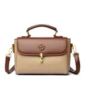 Minimalistische baguette handtas in donkerbruin en beige leer met goudkleurig beslag - Khaki