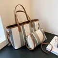 Gestreiftes Canvas-Einkaufstaschen-Set mit braunem Lederriemen und passender Umhängetasche - Tote Und Pouch Set / Weiß