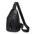 Schwarze Brusttasche aus gewaschenem Leder mit Doppelreißverschluss und Fransen - Schwarz