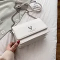 Sac bandoulière blanc avec bandoulière chaîne, logo cerf en métal et couches accordéon - Grand / Blanc Cassé Grand