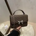 Mini sac bandoulière marron avec motifs vagues rétro jaunes et détail nœud argenté - Monogramme Café