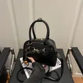 Borsa bowling nera classica con dettagli dorati e tracolla regolabile per donna - Nero