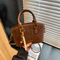 Borsa a mano vintage con stampa leopardata marrone caffè e ciondolo di perline - Con Ciondolo / Marrone Scuro