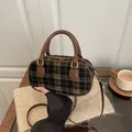 Retro-Woll-Boston-Tasche mit Karomuster, Ledergriffen und abnehmbarem Gurt für Damen - Schwarz