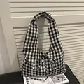 Sac fourre-tout léger en toile à carreaux vichy noir et blanc avec large bandoulière - Noir
