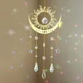 Détail d'un attrape-soleil lune et soleil doré avec prismes en cristal arc-en-ciel - Style Avec Quatre Perles Pointues / Comme Indiqué