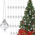 Macro di ciondoli a diamante in acrilico con catenelle a sfere appesi a un albero di Natale - Diamond Pendant Style / Bianco Trasparente