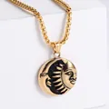 Vintage Halskette aus Edelstahl in Gold mit Relief-Anhänger von Sonne und Mond - Mit Kette / Gold