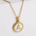 Collana in acciaio inossidabile placcata oro 18k con ciondolo tondo in conchiglia e lettera A - Lettera A