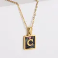 Collana placcata oro 18k con ciondolo quadrato in conchiglia e lettera C dorata - Lettera C