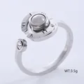 Anello regolabile in argento minimalista con numeri romani, zirconi e perla centrale - US 6 / Colore acciaio