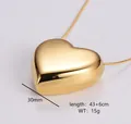 Detailansicht des 30mm goldenen Herzanhängers mit Schlangenkette und Maßen auf dem Foto - Groß (30mm) / Gold