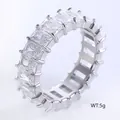 Anello eternity minimalista con cristalli taglio baguette e finitura argento lucido - US 6 / Colore acciaio