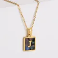 Collana in acciaio inossidabile placcata oro 18k con lettera J e pendente in conchiglia - Lettera J