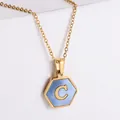 Collana esagonale placcata oro 18k con intarsio in conchiglia blu e lettera C - Stile C