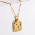 Pendaglio rettangolare lettera D in acciaio inossidabile placcato oro 18k con texture - Lettera D