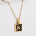 Collana in acciaio inossidabile placcata oro 18k con pendente in conchiglia e lettera N - Lettera N