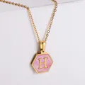 Collier plaqué or 18k avec pendentif hexagone en nacre rose et lettre H en métal - Or-H