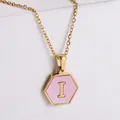Collier plaqué or 18k avec pendentif hexagonal en nacre rose et lettre I gravée - Or-I