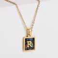 Collana in acciaio inossidabile placcata oro 18k con ciondolo rettangolare lettera R - Lettera R
