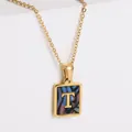 Collana in acciaio inossidabile 18k con ciondolo in marmo blu e lettera T dorata - Lettera T