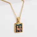 Collana in acciaio inossidabile placcata oro 18k con ciondolo quadrato in nacre lettera U - Lettera U