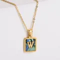 Collana in acciaio inossidabile placcato oro 18k con ciondolo quadrato in madreperla e W - Lettera W