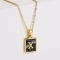 Collana con ciondolo quadrato in madreperla nera e lettera X placcata oro 18k - Lettera X