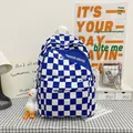 Zaino in tela a scacchi blu e bianchi per studenti con un piccolo ciondolo a anatra - Blu (Con Ciondolo)