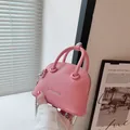 Mini borsa a conchiglia rosa trama litchi con catena argento e manici - Rosa Chiaro