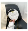 Borsa bianca a forma di cuore con motivo a quadrifoglio e tracolla dorata - Bianco