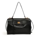 Borsa sottobraccio in ecopelle nera con chiusura a scatto dorata e doppie tracolle eleganti - Grande / Nero
