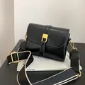 Borsa a tracolla nera vintage con cinturino a righe e fibbia in metallo dorato - Nero
