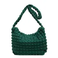 Sac à bandoulière chic en tissu bulles vert foncé avec texture plissée et forme demi-lune - Vert clair