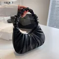 Borsa hobo nera plissettata alla moda con manico scrunchie per un look da ufficio - Nero