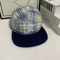 Gorra de béisbol de 5 paneles a cuadros con visera plana azul y bordado letra J - M (56-58cm) / Rayas Azul Amarillo