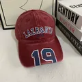 Vintage bordeauxrote Baseballkappe aus Baumwolle mit Stickerei und Ziffer 19 - M (56-58cm) / Burgunderrot