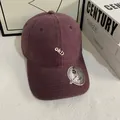 Vintage bordeauxrode katoenen baseballcap met 'ok! ;)' borduursel en zilveren randsticker - M / Paars